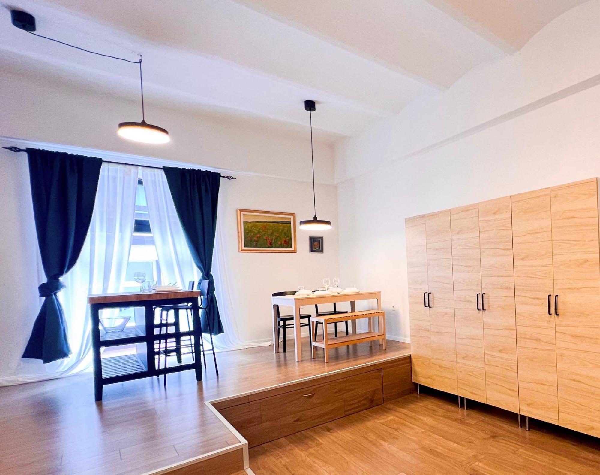 Aumetz Square Apartment Idrija Eksteriør bilde