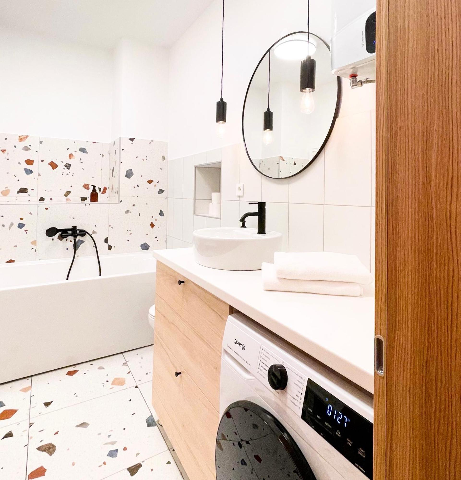 Aumetz Square Apartment Idrija Eksteriør bilde